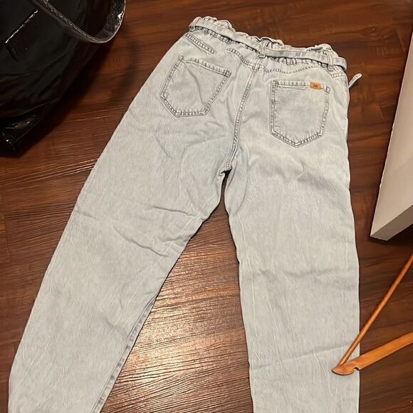 Zara Size 2 - Jeans - Excellent Condition Matching Jean Belt - Pants - Picture 4 of 4